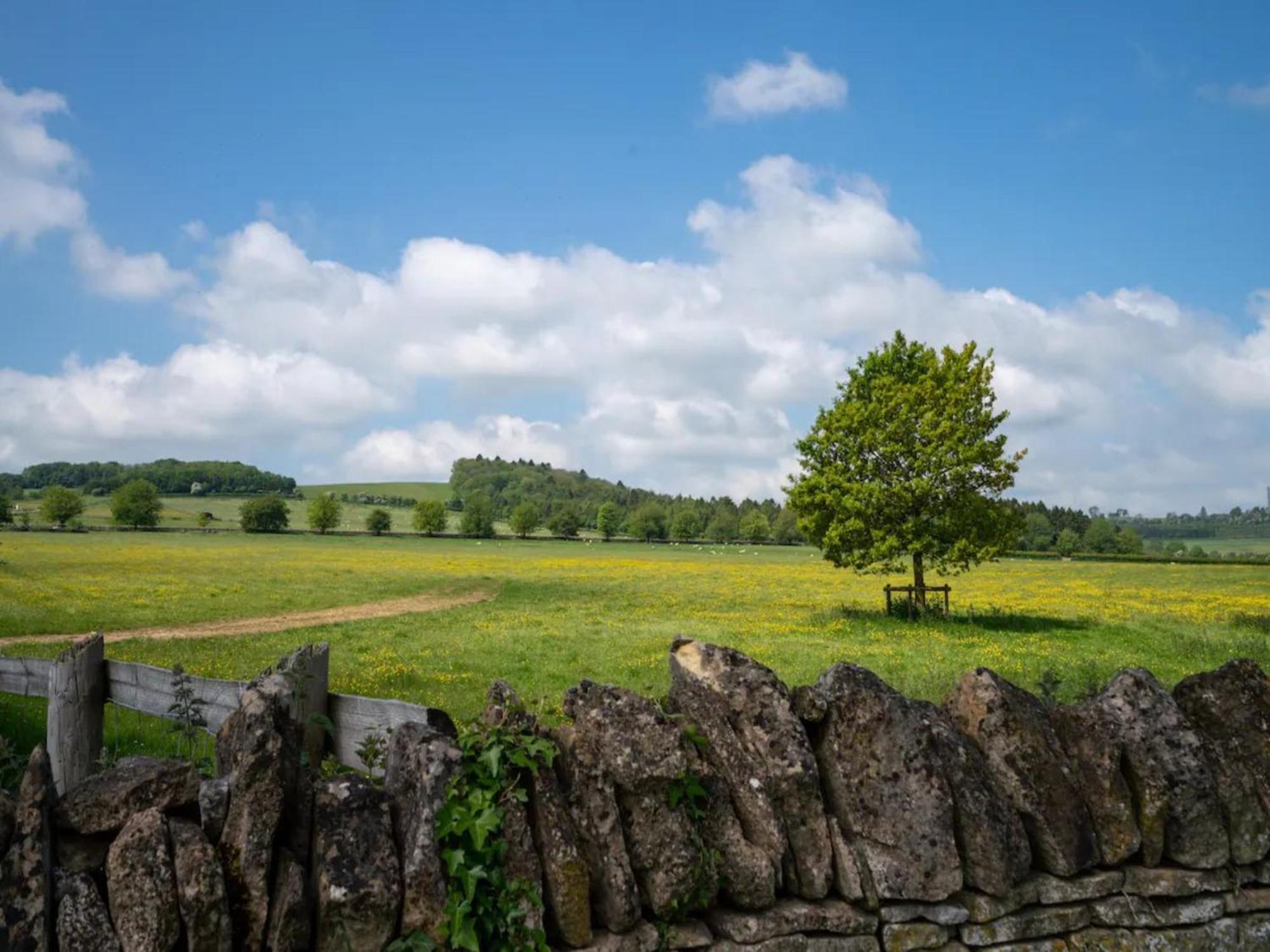 Pass The Keys Converted 17th Century Barn With Garden Parking Сasa de vacaciones